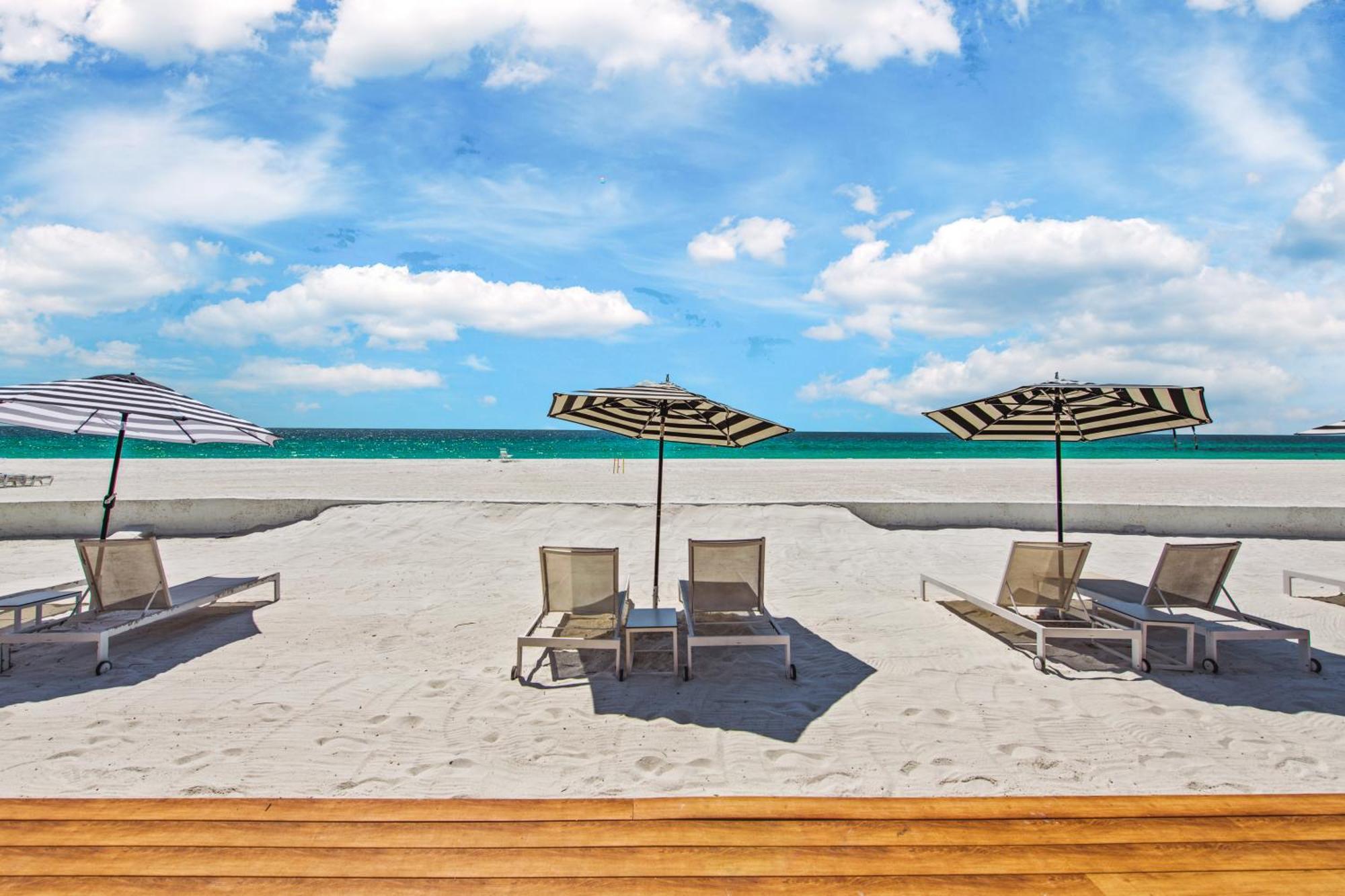 Seabreeze At Anna Maria Island Inn ブレイデントン・ビーチ エクステリア 写真